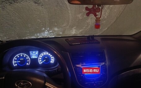 Hyundai Solaris II рестайлинг, 2011 год, 670 000 рублей, 5 фотография