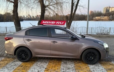 KIA Rio IV, 2021 год, 1 620 000 рублей, 2 фотография