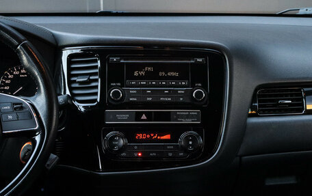 Mitsubishi Outlander III рестайлинг 3, 2019 год, 2 350 000 рублей, 10 фотография