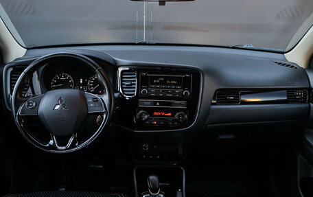 Mitsubishi Outlander III рестайлинг 3, 2019 год, 2 350 000 рублей, 9 фотография