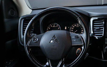 Mitsubishi Outlander III рестайлинг 3, 2019 год, 2 350 000 рублей, 11 фотография