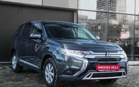 Mitsubishi Outlander III рестайлинг 3, 2019 год, 2 350 000 рублей, 3 фотография