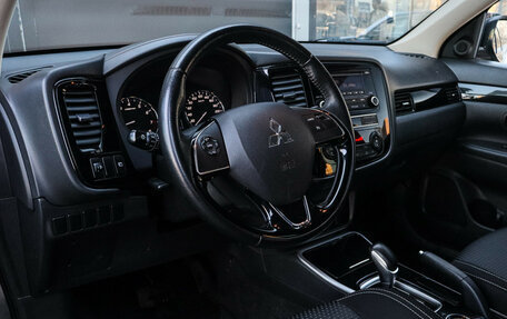 Mitsubishi Outlander III рестайлинг 3, 2019 год, 2 350 000 рублей, 12 фотография