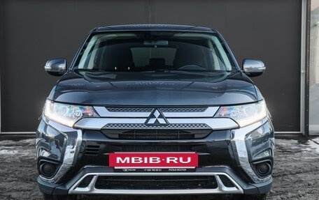 Mitsubishi Outlander III рестайлинг 3, 2019 год, 2 350 000 рублей, 2 фотография