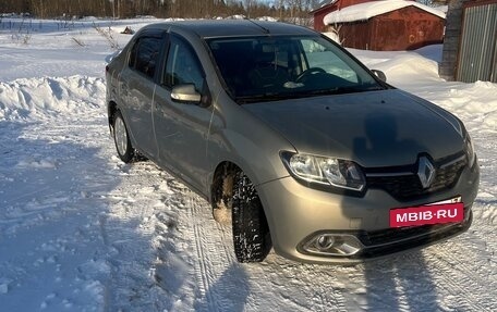 Renault Logan II, 2015 год, 870 000 рублей, 4 фотография