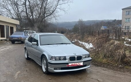 BMW 3 серия, 1993 год, 670 000 рублей, 1 фотография
