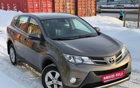 Toyota RAV4, 2012 год, 1 699 000 рублей, 2 фотография