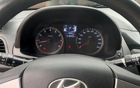 Hyundai Solaris II рестайлинг, 2015 год, 1 000 000 рублей, 6 фотография