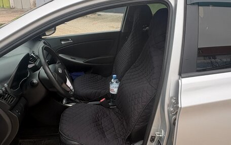 Hyundai Solaris II рестайлинг, 2015 год, 1 000 000 рублей, 8 фотография