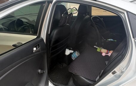 Hyundai Solaris II рестайлинг, 2015 год, 1 000 000 рублей, 9 фотография