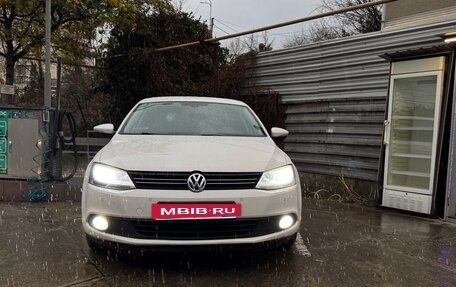 Volkswagen Jetta VI, 2012 год, 1 100 000 рублей, 2 фотография