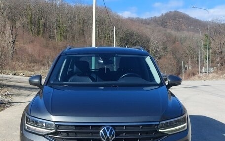 Volkswagen Tiguan II, 2021 год, 3 200 000 рублей, 1 фотография