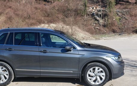 Volkswagen Tiguan II, 2021 год, 3 200 000 рублей, 3 фотография