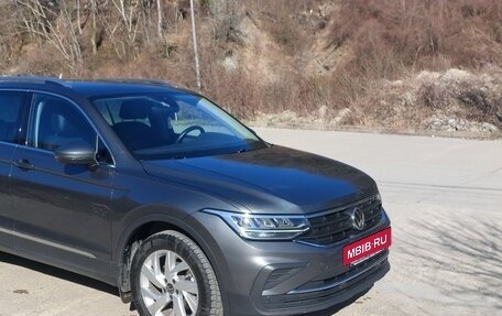 Volkswagen Tiguan II, 2021 год, 3 200 000 рублей, 2 фотография