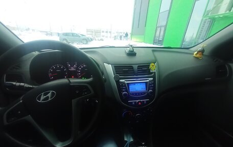 Hyundai Solaris II рестайлинг, 2013 год, 820 000 рублей, 8 фотография