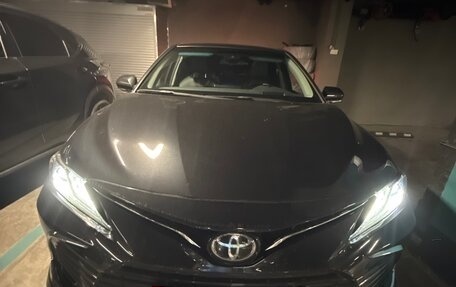 Toyota Camry, 2023 год, 3 690 000 рублей, 2 фотография