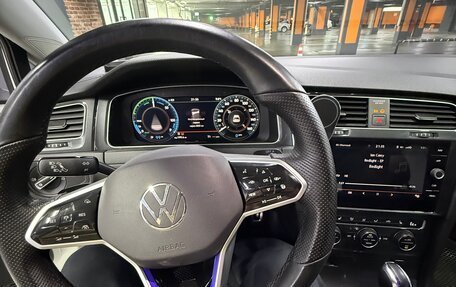 Volkswagen Golf VII, 2019 год, 2 000 000 рублей, 21 фотография