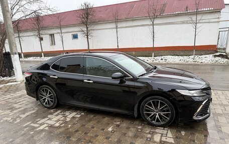 Toyota Camry, 2022 год, 3 300 000 рублей, 3 фотография