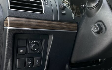 Toyota Land Cruiser Prado 150 рестайлинг 2, 2020 год, 5 899 000 рублей, 18 фотография