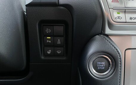 Toyota Land Cruiser Prado 150 рестайлинг 2, 2020 год, 5 899 000 рублей, 25 фотография