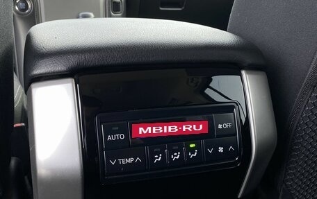 Toyota Land Cruiser Prado 150 рестайлинг 2, 2020 год, 5 899 000 рублей, 24 фотография