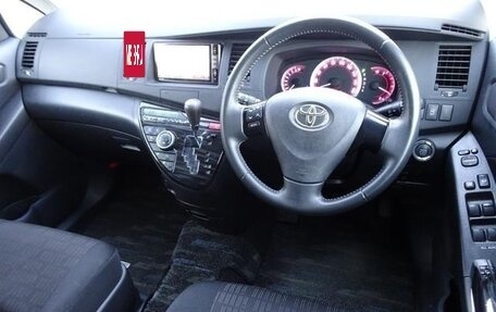 Toyota ISis I, 2013 год, 1 080 000 рублей, 11 фотография