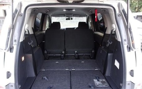 Toyota ISis I, 2013 год, 1 080 000 рублей, 15 фотография