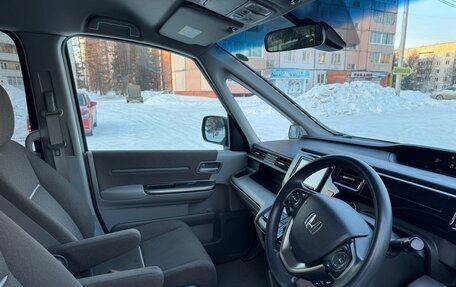 Honda Stepwgn IV, 2018 год, 1 750 000 рублей, 6 фотография