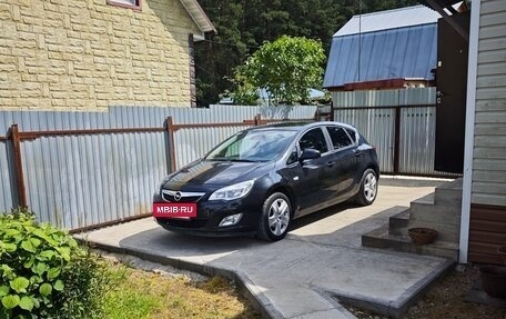 Opel Astra J, 2011 год, 790 000 рублей, 2 фотография