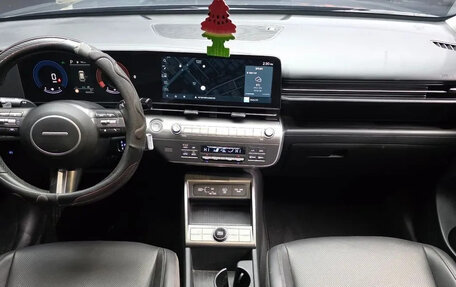 Hyundai Kona, 2023 год, 1 750 000 рублей, 4 фотография