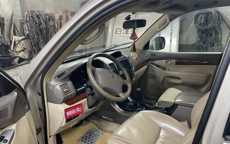Toyota Land Cruiser Prado 120 рестайлинг, 2004 год, 1 800 000 рублей, 11 фотография