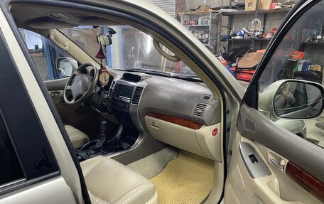 Toyota Land Cruiser Prado 120 рестайлинг, 2004 год, 1 800 000 рублей, 16 фотография