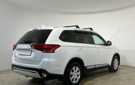 Mitsubishi Outlander III рестайлинг 3, 2020 год, 2 250 000 рублей, 4 фотография