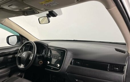 Mitsubishi Outlander III рестайлинг 3, 2020 год, 2 250 000 рублей, 9 фотография