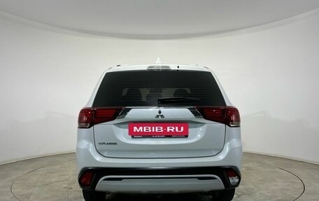 Mitsubishi Outlander III рестайлинг 3, 2020 год, 2 250 000 рублей, 3 фотография