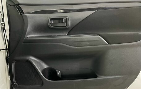 Mitsubishi Outlander III рестайлинг 3, 2020 год, 2 250 000 рублей, 19 фотография