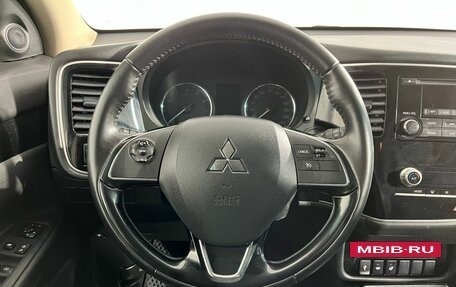 Mitsubishi Outlander III рестайлинг 3, 2020 год, 2 250 000 рублей, 10 фотография