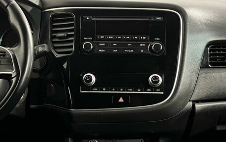 Mitsubishi Outlander III рестайлинг 3, 2020 год, 2 250 000 рублей, 11 фотография