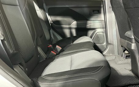 Mitsubishi Outlander III рестайлинг 3, 2020 год, 2 250 000 рублей, 17 фотография