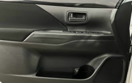 Mitsubishi Outlander III рестайлинг 3, 2020 год, 2 250 000 рублей, 18 фотография