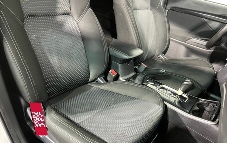 Mitsubishi Outlander III рестайлинг 3, 2020 год, 2 250 000 рублей, 15 фотография