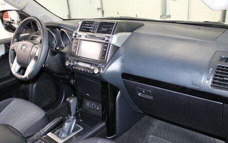 Toyota Land Cruiser Prado 150 рестайлинг 2, 2015 год, 3 657 000 рублей, 14 фотография