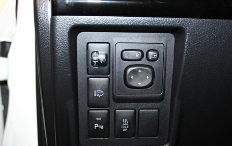 Toyota Land Cruiser Prado 150 рестайлинг 2, 2015 год, 3 657 000 рублей, 16 фотография