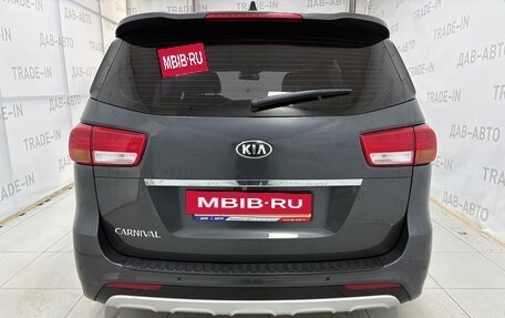 KIA Carnival III, 2016 год, 2 299 000 рублей, 5 фотография