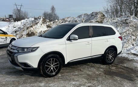 Mitsubishi Outlander III рестайлинг 3, 2018 год, 1 530 000 рублей, 3 фотография