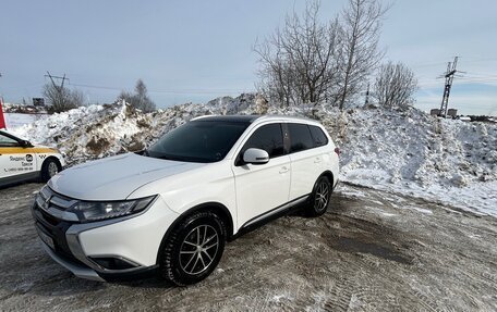 Mitsubishi Outlander III рестайлинг 3, 2018 год, 1 530 000 рублей, 4 фотография