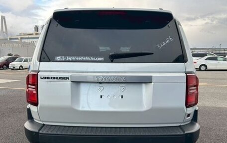Toyota Land Cruiser Prado, 2024 год, 8 250 000 рублей, 6 фотография