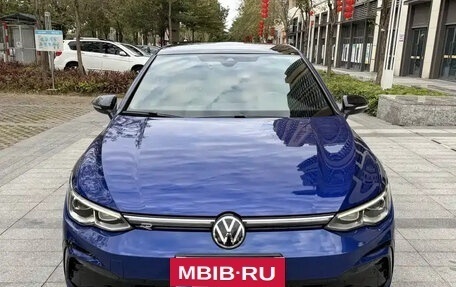 Volkswagen Golf VIII, 2022 год, 1 380 000 рублей, 2 фотография