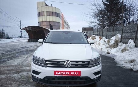 Volkswagen Tiguan II, 2018 год, 2 800 000 рублей, 1 фотография