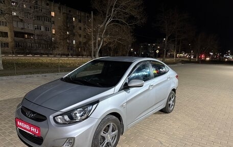 Hyundai Solaris II рестайлинг, 2011 год, 390 000 рублей, 1 фотография